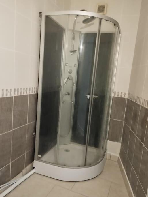Agreable Maison Avec Parking Gratuit Apartment Amiens Exterior photo